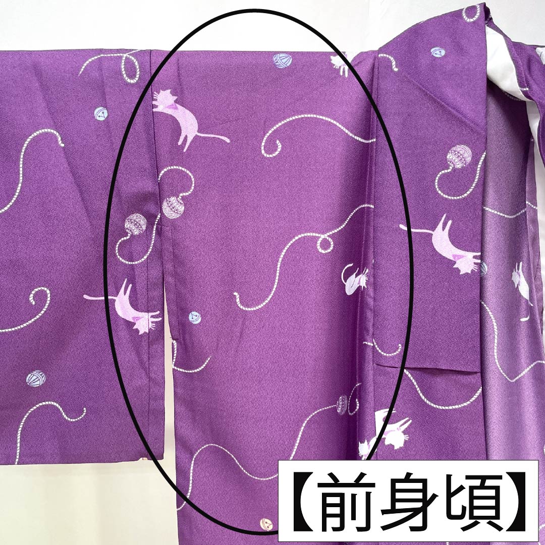 小紋 ポリエステル Bランク 身丈162.5cm 裄丈66.5cm 単衣 杜若色(かきつばたいろ) 洗える着物 猫 鞠 紫系 1115008234420