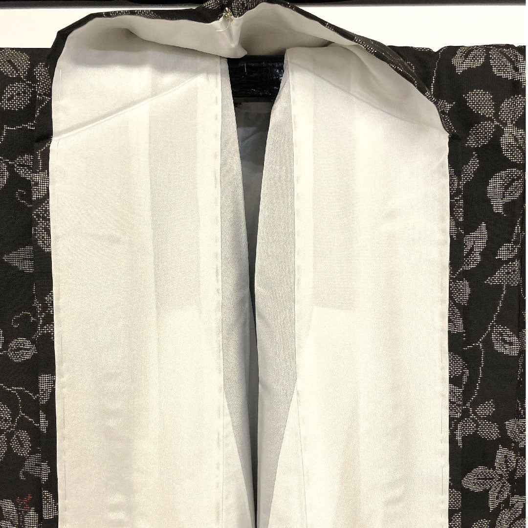 大島紬 身丈156cm 裄丈63cm 経緯絣 草花模様 正絹 Sランク 袷 黒系 1116001192310