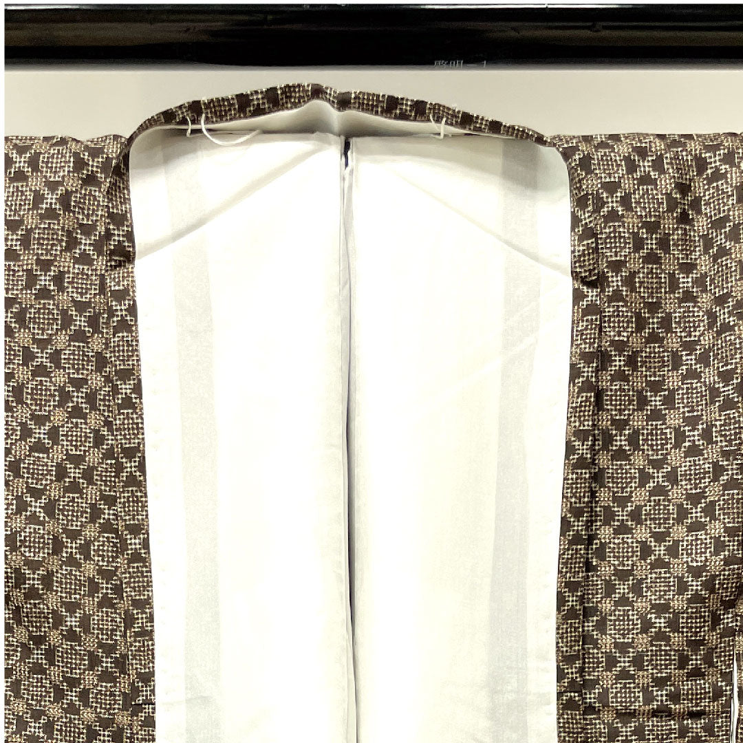 大島紬 身丈142cm 裄丈61.5cm 経緯絣 幾何学模様 正絹 Sランク 袷 茶系 1116002122114