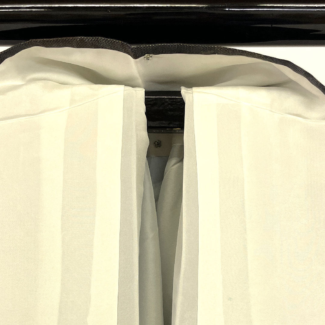 大島紬 身丈166.5cm 裄丈66cm 草花に蝶模様 9マルキ 正絹 Sランク 袷 グレー系 1116000902422