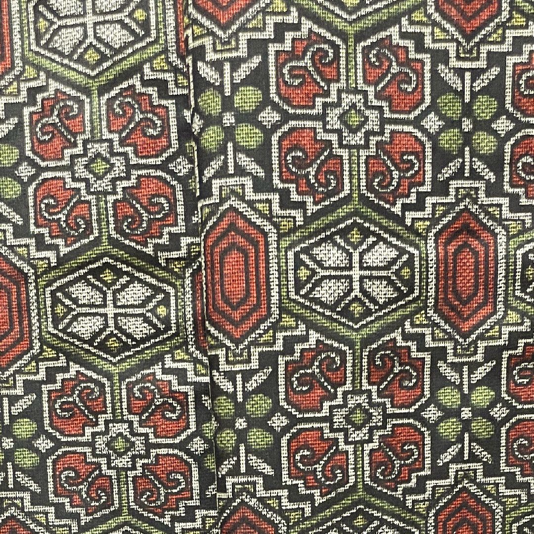 村山大島紬 身丈162cm 裄丈63.5cm しつけ糸付き 未使用品 アンサンブル 幾何学模様 正絹 Sランク 袷 黒系 1116002732410