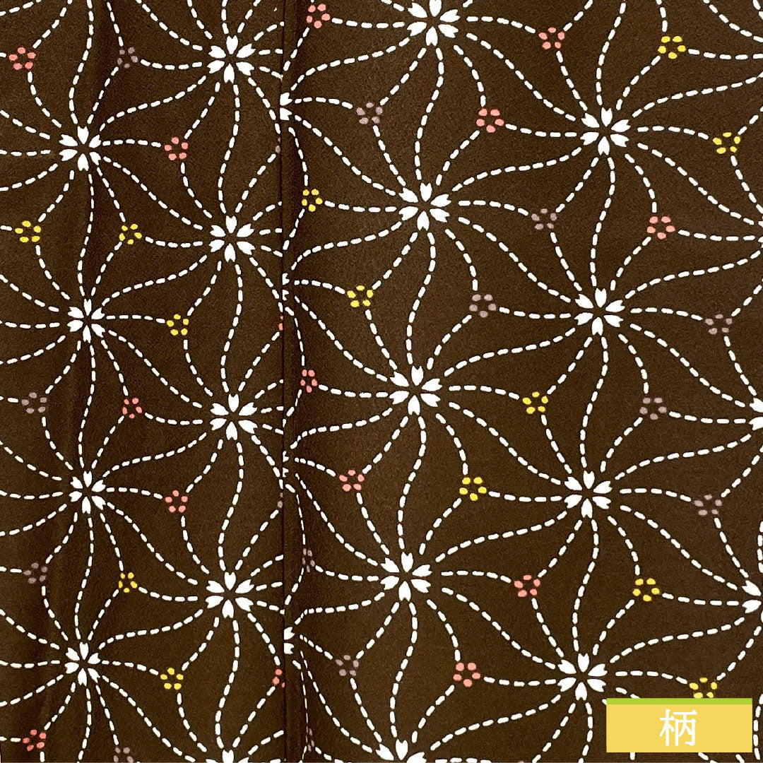 小紋 ポリエステル Sランク 身丈165cm 裄丈64.5cm 袷 土黒色(つちぐろいろ) 洗える着物 桜の花びら しつけ糸付き 未使用品 茶系 1115007642514