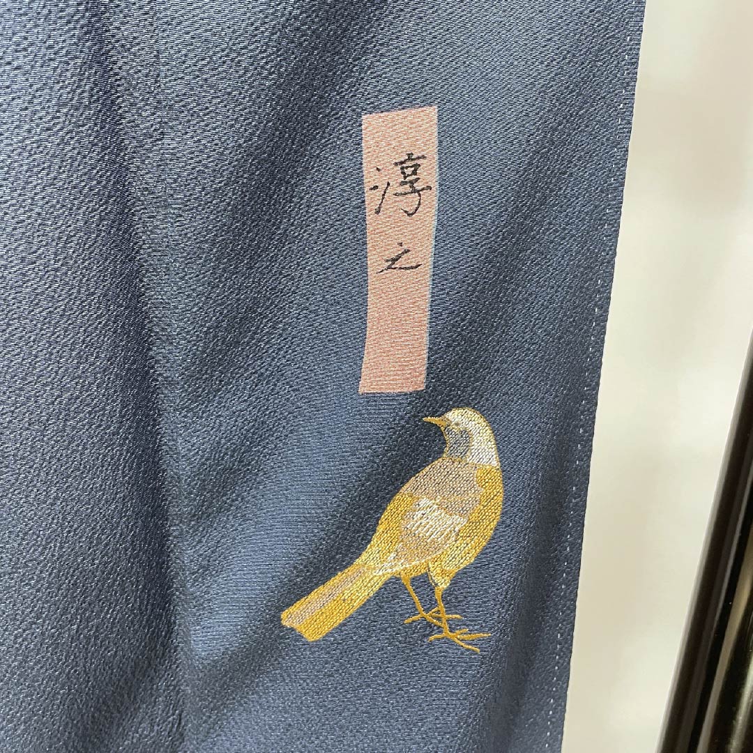 色無地 正絹 Sランク 身丈161cm 裄丈71.5cm 御召御納戸色(おめしおなんどいろ) ちりめん地 素無地 一つ紋 袷 青系 1114003112417