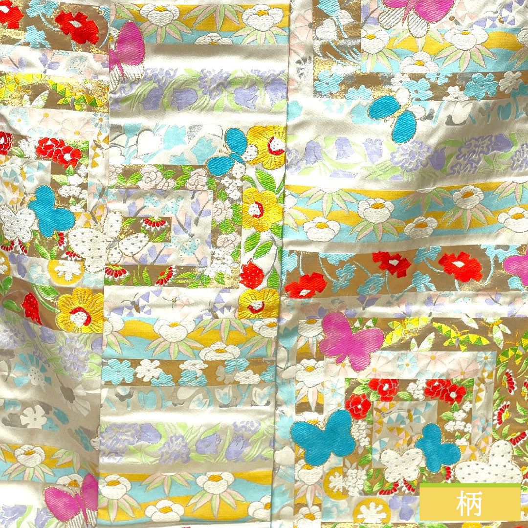 柄の刺繍アップ(蝶と菊) 正絹素材の光沢感