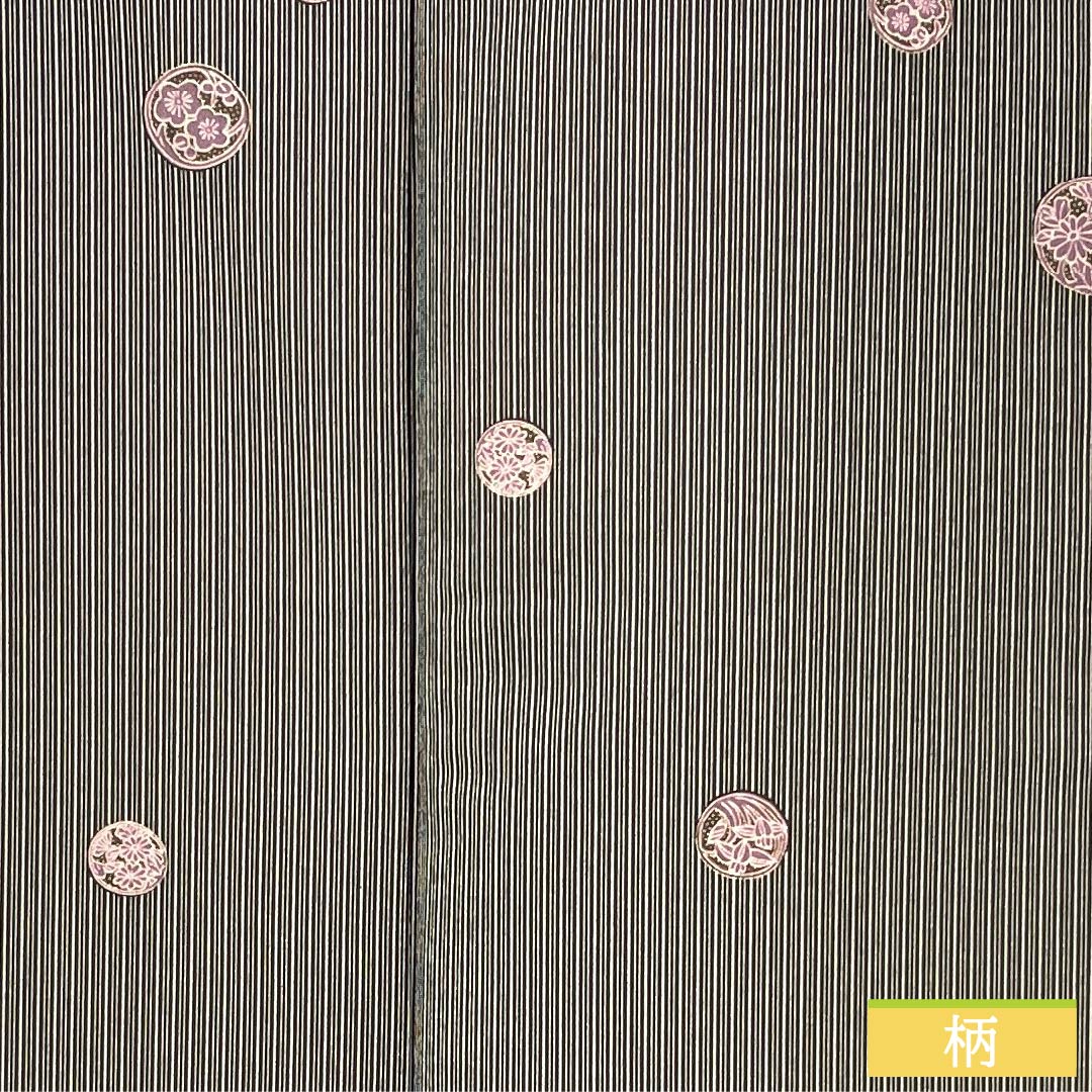 小紋 ポリエステル 身丈163.5cm 裄丈65.5cm 袷 黒鼠色(くろねずいろ) 縞 花柄 洗える着物 Aランク 黒系 1115006023410