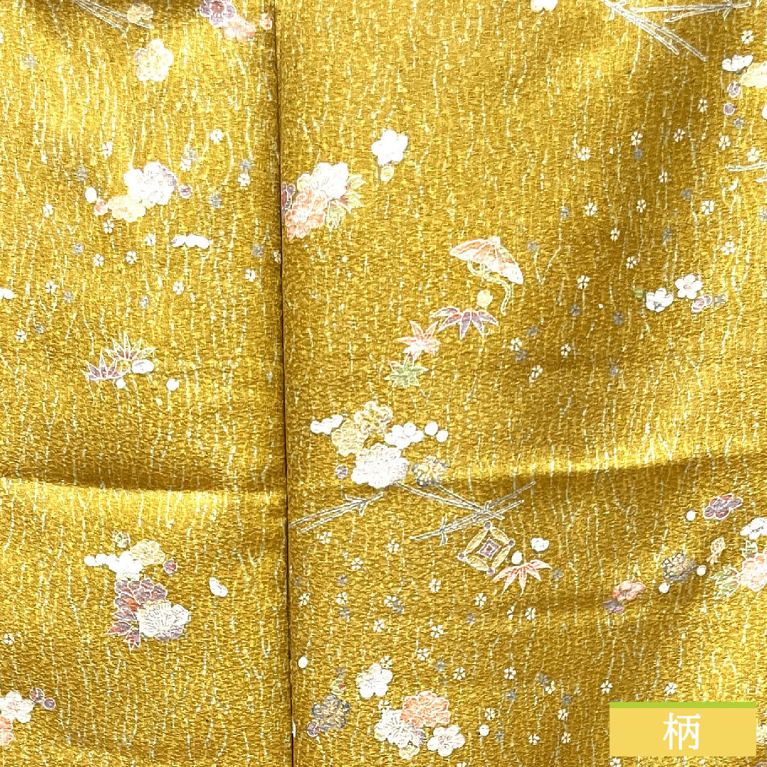 小紋 ポリエステル 身丈170cm 裄丈66.5cm 袷 黄土色 洗える着物 宝尽くし 松竹梅 しつけ糸付き 未使用品 Sランク 黄系 1115003592623