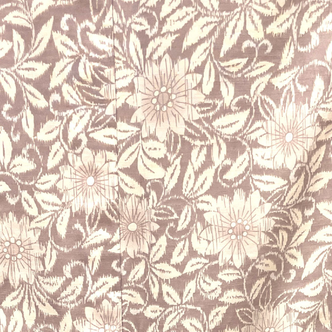 夏物 ポリエステル 小紋 身丈169cm 裄丈67.5cm 灰桜色(はいざくらいろ) マーガレット しつけ糸付き 洗える着物 紗 Sランク 紫系 1132000462520