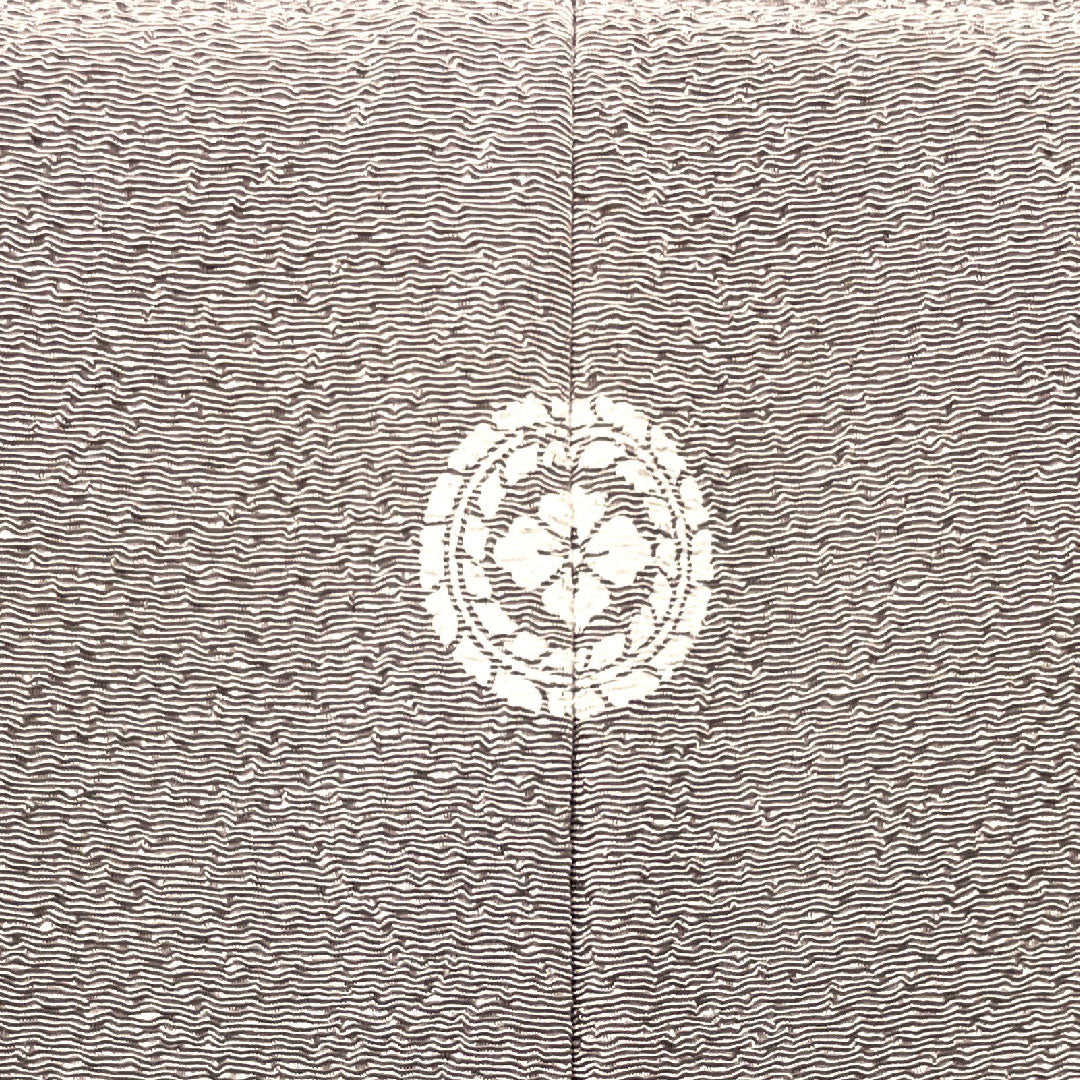 色無地 ポリエステル 鈍紫色 洗える着物 素無地 しつけ糸付き 未使用品 藤輪に木瓜 身丈170cm 裄丈66.5cm 袷 Sランク 紫系 1114000752620