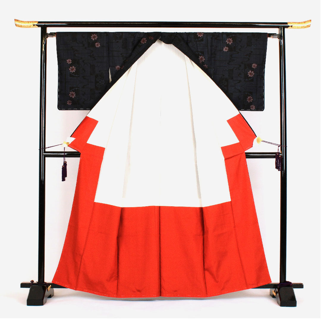 大島紬 身丈164cm 裄丈65cm 5マルキ 流水 色紙・花模様 正絹 Sランク 袷 紺系 1116000682318