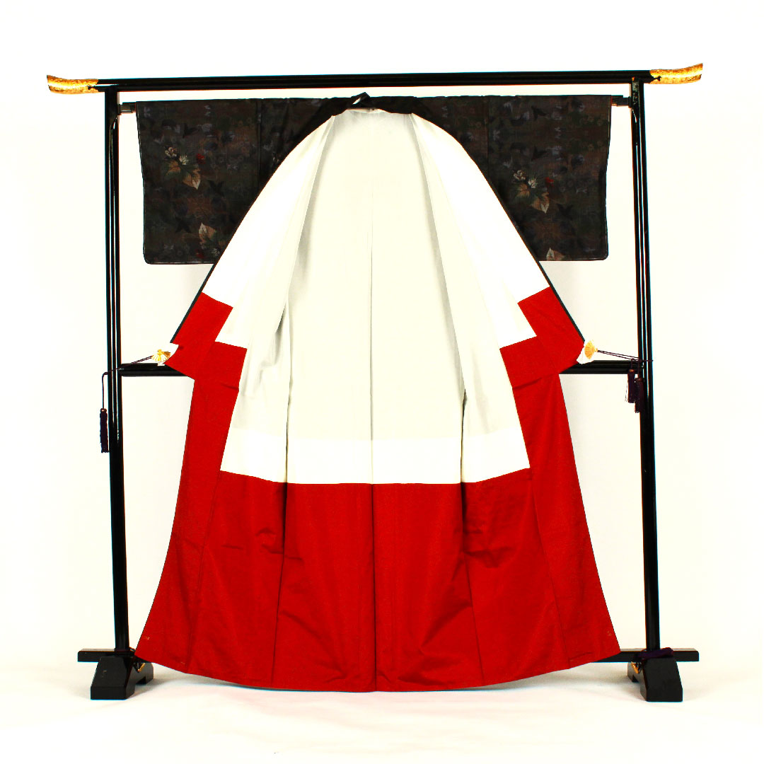 大島紬 身丈166.5cm 裄丈66cm 草花に蝶模様 9マルキ 正絹 Sランク 袷 グレー系 1116000902422