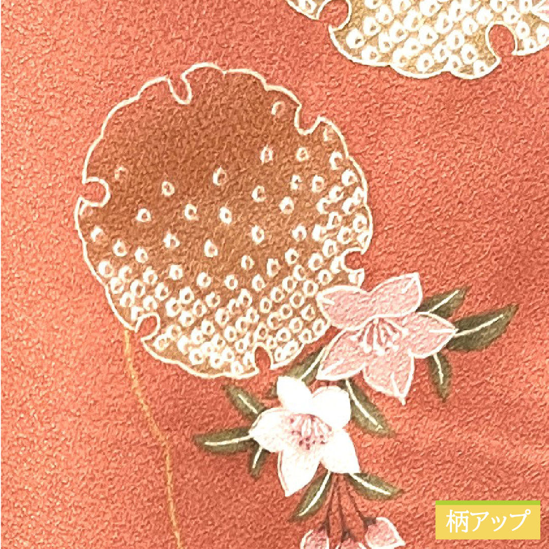 小紋 ポリエステル 身丈165cm 裄丈65.5cm 袷 薄紅梅色(うすこうばいいろ) 洗える着物 雪輪 花模様 しつけ糸付き Sランク ピンク系 1115003992513