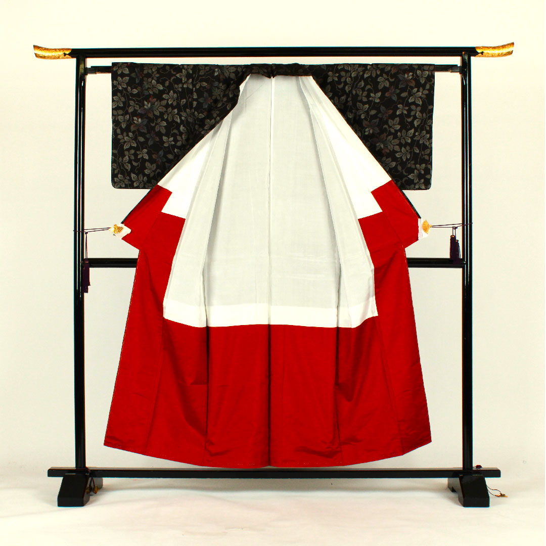 大島紬 身丈156cm 裄丈63cm 経緯絣 草花模様 正絹 Sランク 袷 黒系 1116001192310