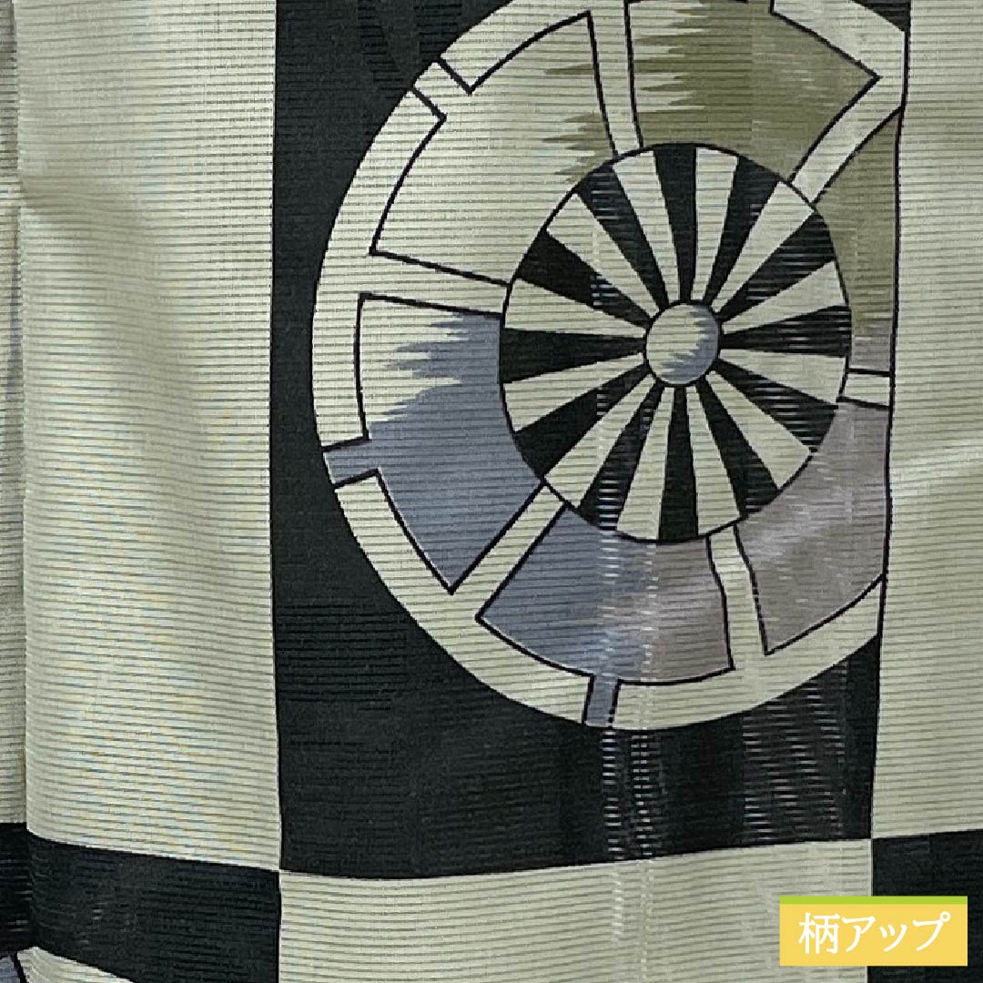 夏物 ポリエステル 小紋 Sランク 身丈161cm 裄丈68.5cm 柳鼠色(やなぎねずいろ) 洗える着物 市松 車輪 絽 グレー系 1132005552422