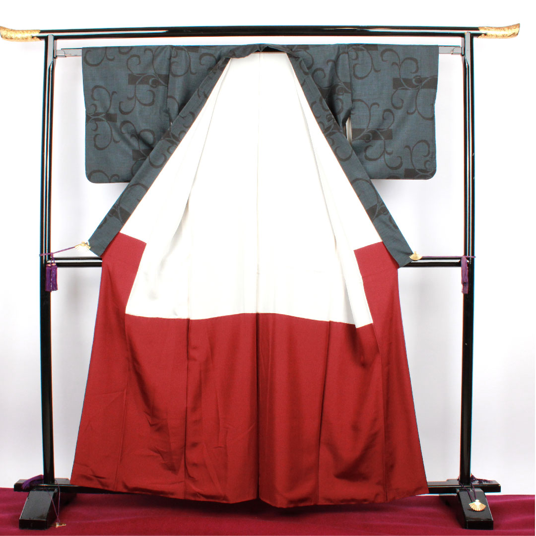 大島紬 身丈158.5cm 裄丈62.5cm 本藍染 12マルキ 経緯絣 蔦模様 正絹 Sランク 袷 紺系 1116001602318