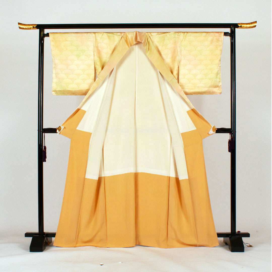 色無地 菊 ぼかし 身丈167.5cm 裄丈66.5cm 袷 正絹 Sランク 黄系 1114000352523