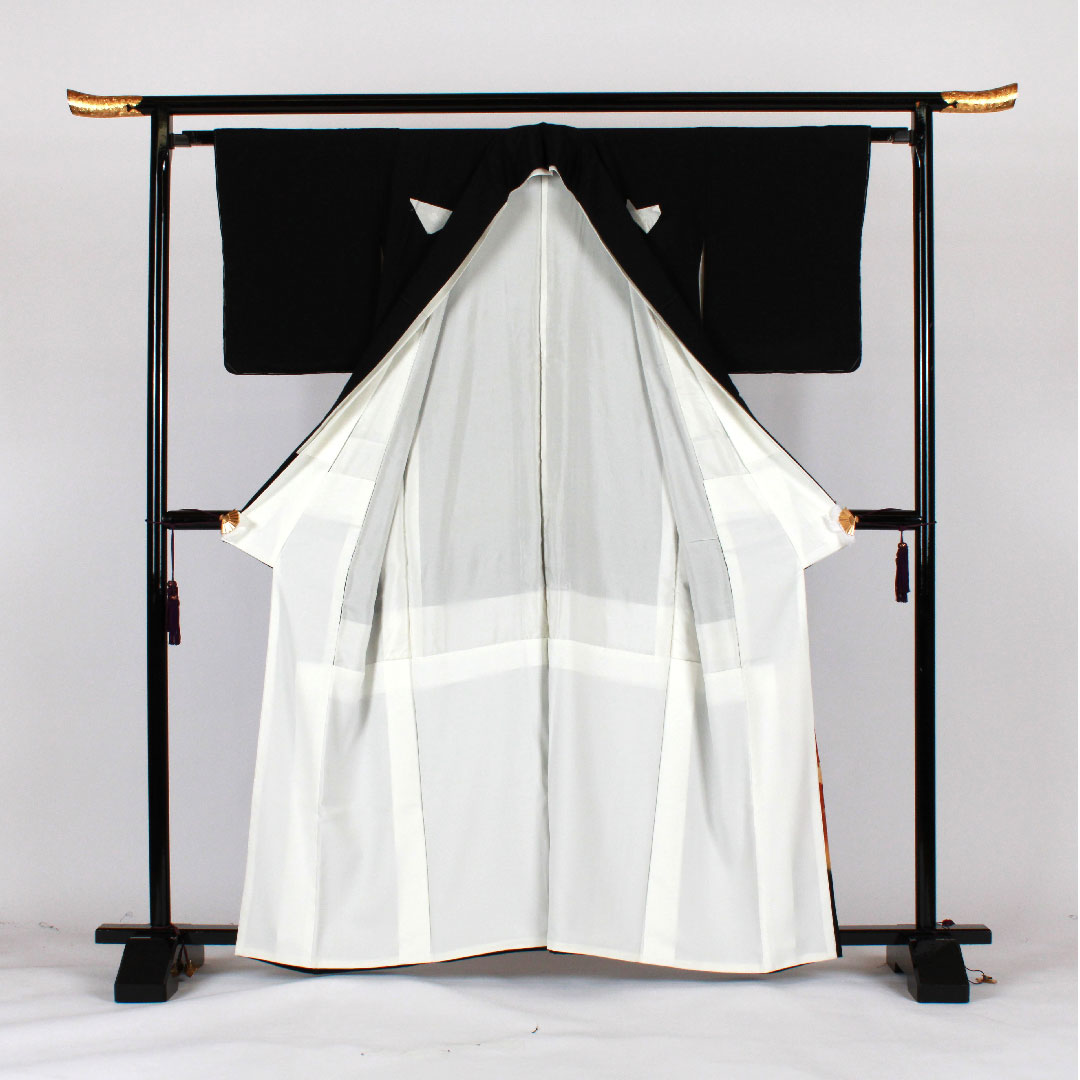 Black formal kimono, length 161.5cm, sleeve length 64cm, lined, Kyoto Yuzen, Imperial carriage, quince, pure silk, S rank, five crests, black, 1111000272410