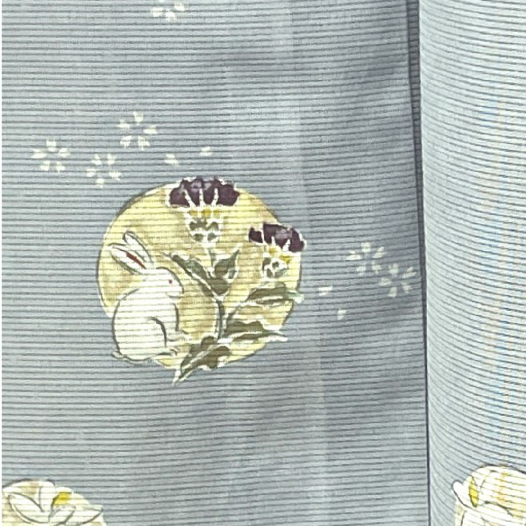 夏物 ポリエステル 小紋 身丈161cm 裄丈65cm 蒼白色(そうはくしょく) うさぎ 草花模様 洗える着物 絽 Aランク 水色系 1132000863424