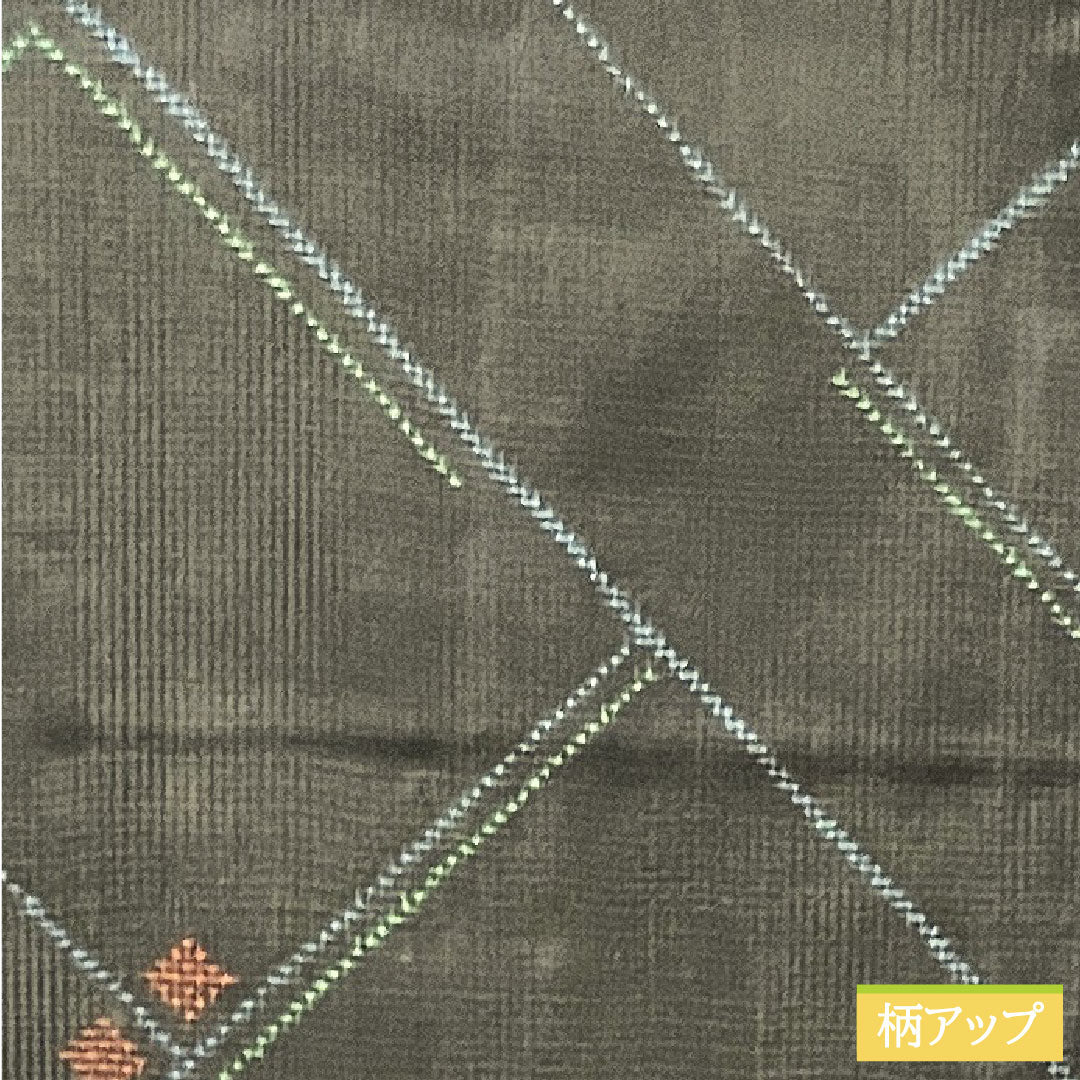 大島紬 正絹 身丈168.5cm 裄丈66cm しつけ糸付き 幾何学模様 Sランク 袷 黒系 1116002912510