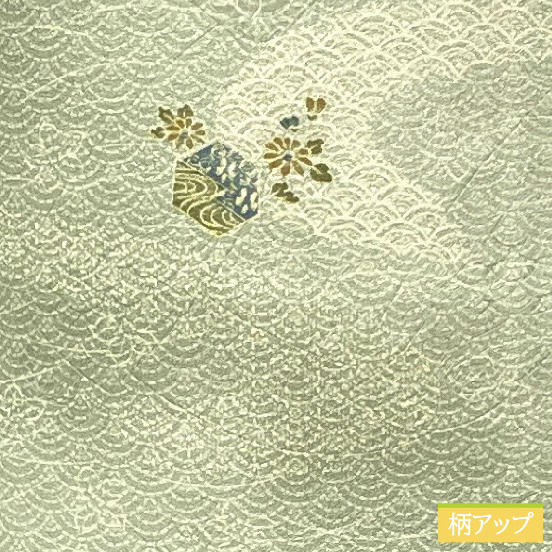 小紋 ポリエステル 身丈157.5cm 裄丈64.5cm 袷 薄緑色(うすみどりいろ) 洗える着物 吉祥文様 しつけ糸付き 未使用品 Sランク 緑系 1115004562319