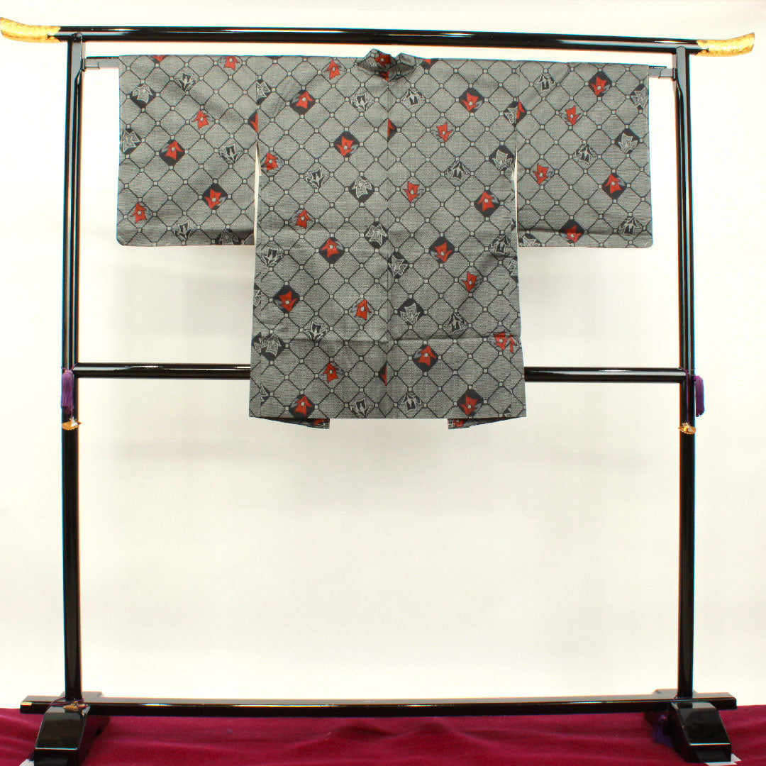 村山大島紬 身丈163.5cm 裄丈64cm しつけ糸付き 未使用品 アンサンブル 幾何学模様 正絹 Sランク 袷 黒系 1116002832410