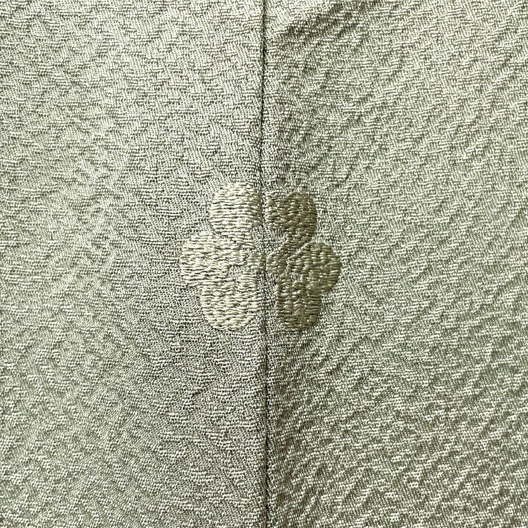 訪問着 正絹 袷 身丈156cm 裄丈62.5cm 灰色(はいいろ) 汕頭刺繡 一つ紋 片喰 雪輪 椿 Sランク グレー系 1112005022322