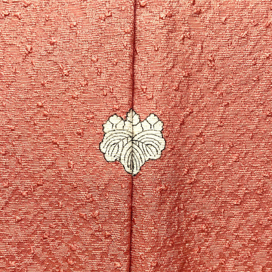 色無地 正絹 身丈164.5cm 裄丈66cm 長春色(ちょうしゅんいろ) 綸子 五三桐 しつけ糸付き 袷 Sランク ピンク系 1114001432413