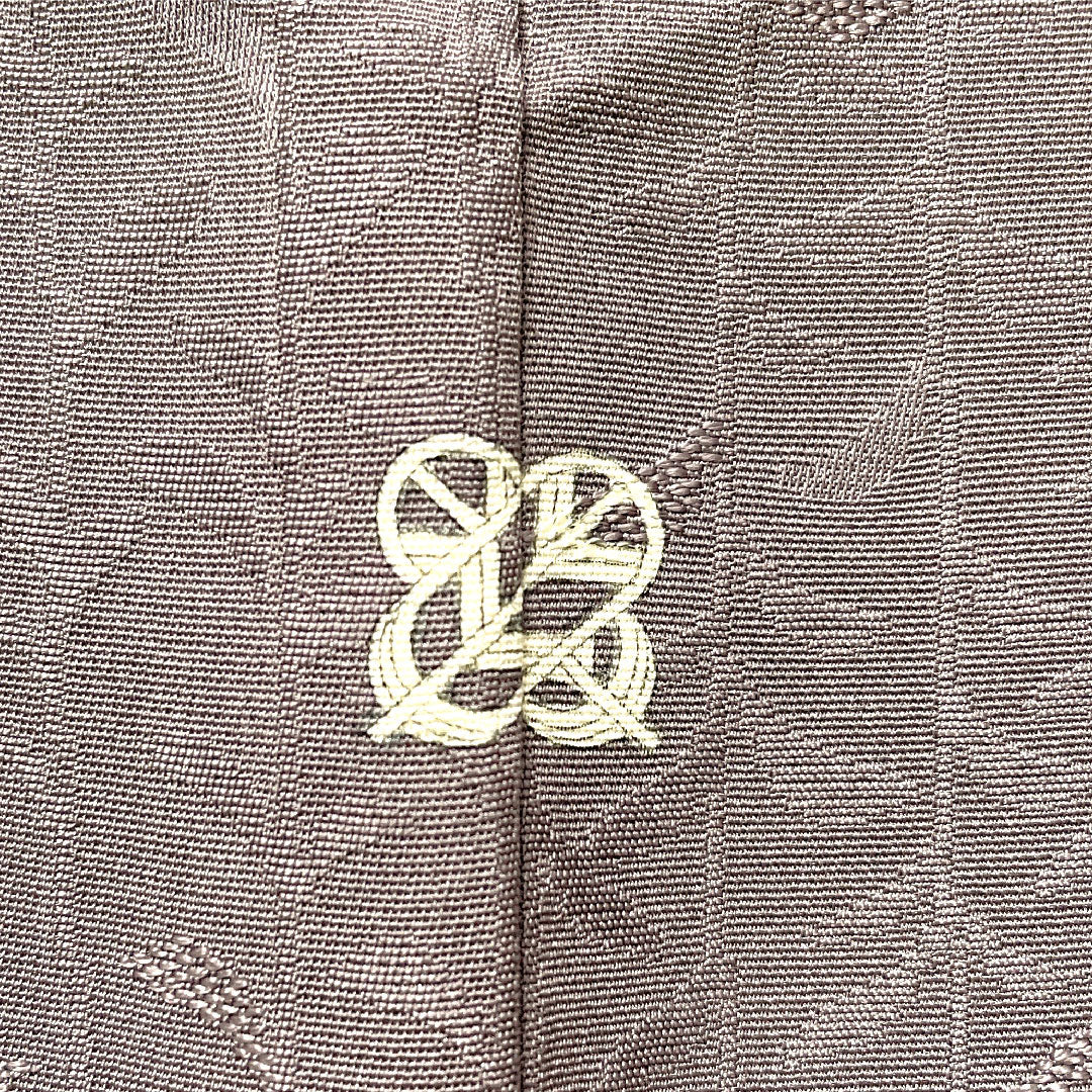 色無地 正絹 身丈155.5cm 裄丈63.5cm 鳩羽鼠色(はどばねずいろ) 一つ紋 違い鷹の羽 袷 Aランク 紫系 1114001753320