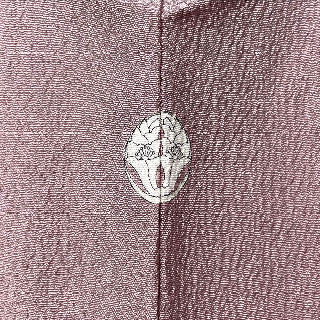 Solid-colored polyester kimono, length 160cm, sleeve length 62.5cm, crimson gray (beni-nezuiro), plain kimono with one crest, a circle with a flower and apricot leaf pattern, lined, S rank, pink, product number 1114002232413