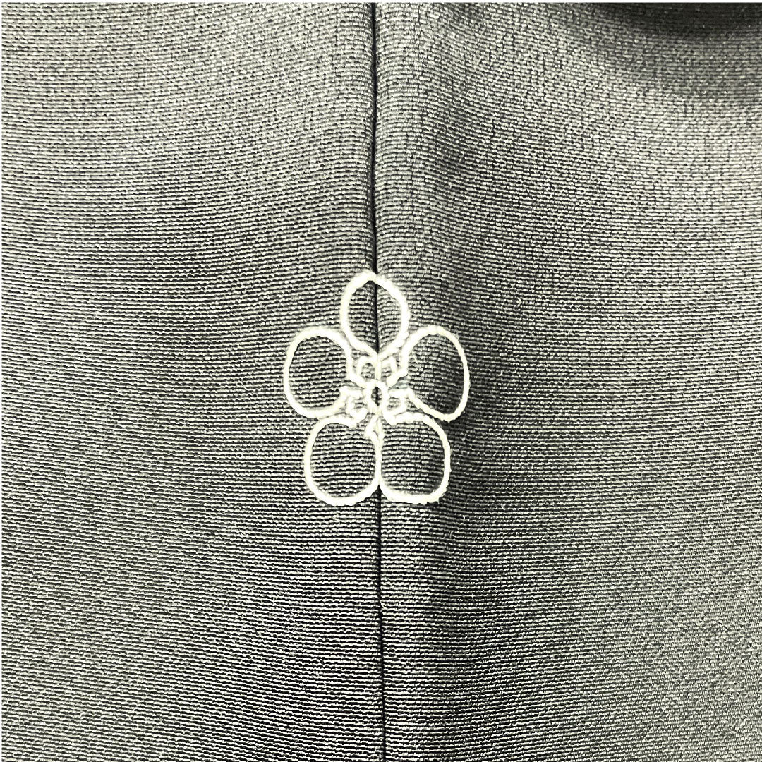 羽織 正絹 身丈74cm 裄丈60.5cm 刺繍 梅鉢 一つ紋 Sランク 袷 黒系 1117000952910