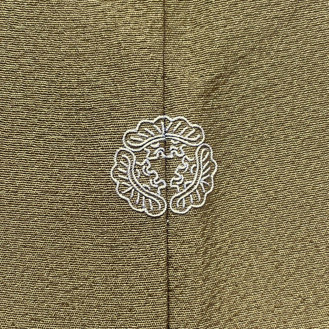 訪問着 正絹 Bランク 袷 身丈158.5cm 裄丈66cm 桑染色(くわぞめいろ) 一つ紋 三ツ松 熨斗 梅 菊 茶系 1112007324314