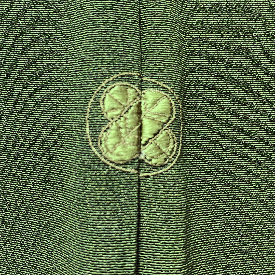 色無地 正絹 身丈157.5cm 裄丈67cm 青丹色(あおにいろ) 素無地 一つ紋 糸輪に違い鷹の羽 袷 Aランク 緑系 1114002113319