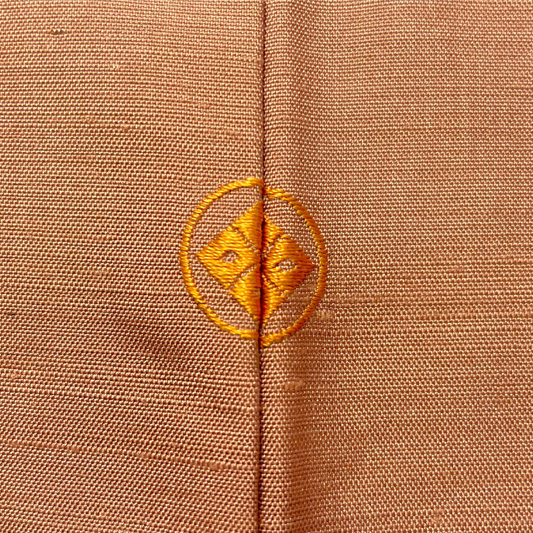 訪問着 正絹 袷 身丈162.5cm 裄丈62.5cm 帯紅色(たいこうしょく) 紬地 一つ紋 丸に角立四ツ目 付下げ Sランク 紫系 1112005572420