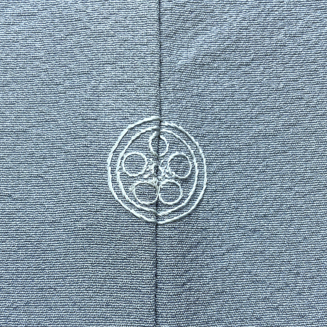 色無地 正絹 身丈164.5cm 裄丈66.5cm 朧花色(おぼろはないろ) 生繰り生糸使用 素無地 一つ紋 袷 Sランク 青系 1114001402417