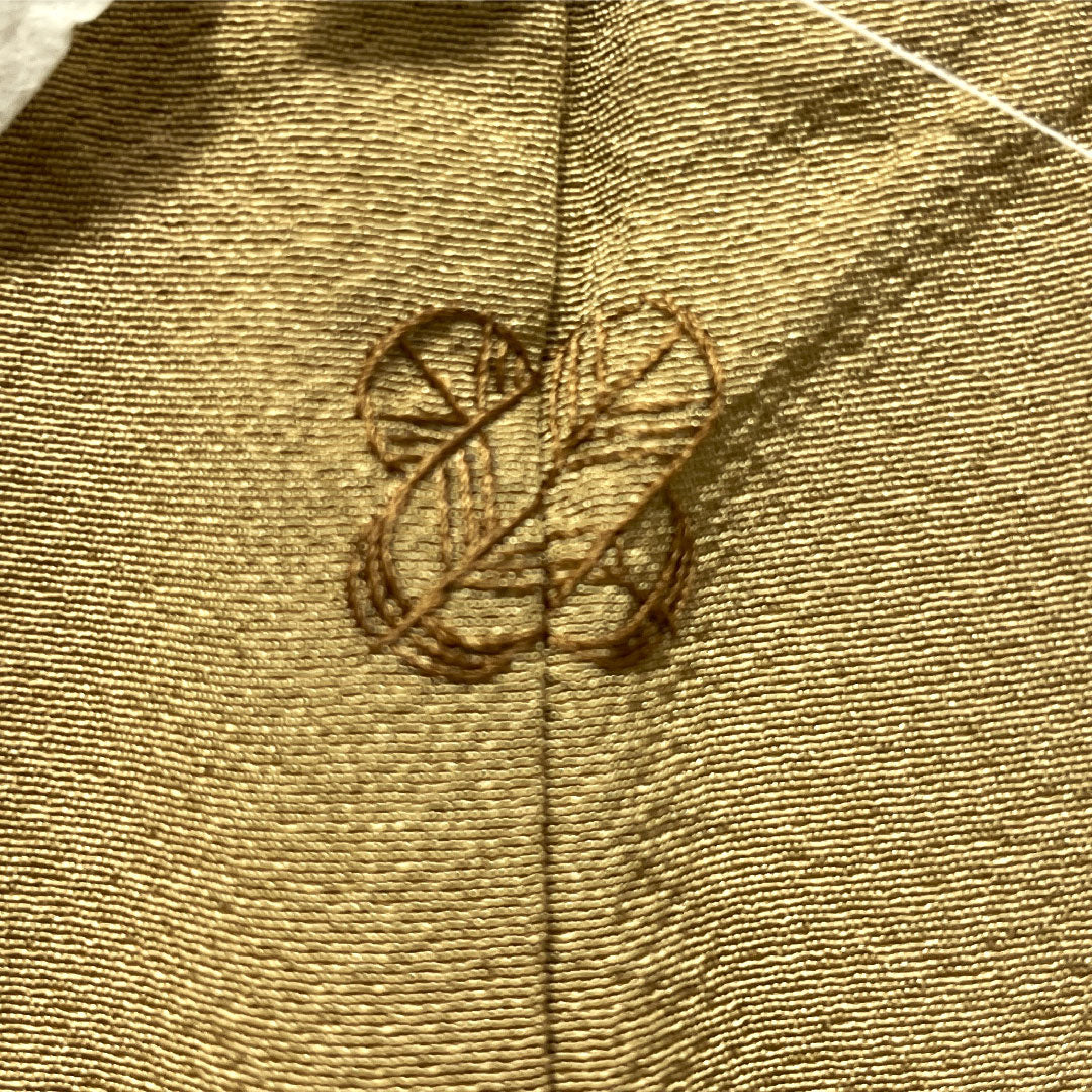 色無地 正絹 身丈155cm 裄丈65.5cm 枯野色(かれのいろ) 素無地 一つ紋 陰違い鷹の羽 袷 Sランク ベージュ系 1114001992325