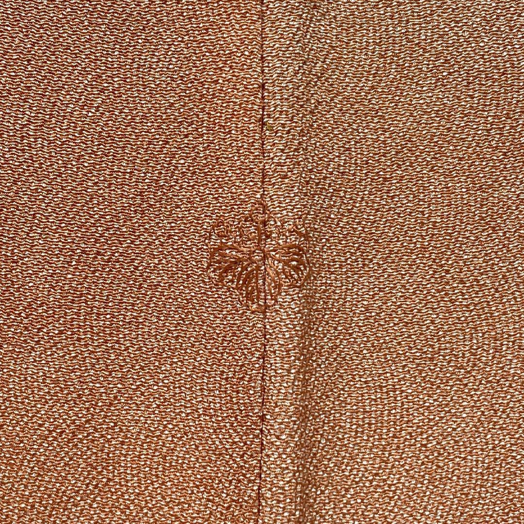 小紋 正絹 Aランク 身丈157.5cm 裄丈63cm 単衣 緋褪色(ひさめいろ) 江戸小紋 鮫柄 五三桐 縫い紋 橙系 1115007223326