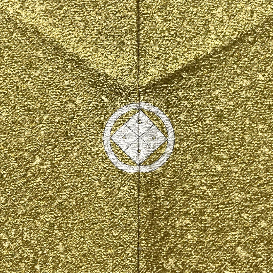 色無地 正絹 Aランク 身丈161.5cm 裄丈64.5cm 唐金色(からかねいろ) 丸に角立四ツ目 一つ紋 鮫柄 袷 黄系 1114002613423