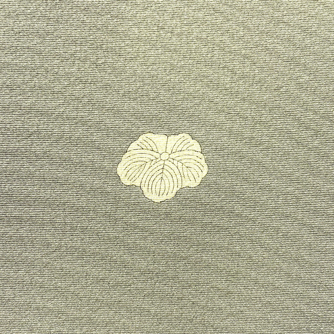 彩色留袖、纯丝、长度 157 厘米、袖长 63.5 厘米、衬里、锡色、风景图案、三个徽章、常春藤、艺术家的作品、飞騨高山、珍珠色调、A 等级、灰色、1111001363322