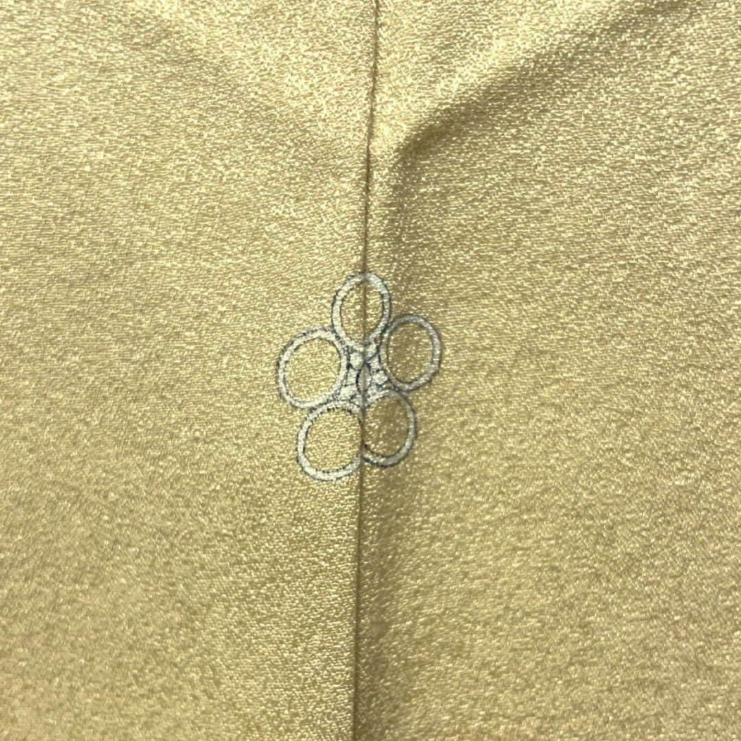 色無地 正絹 身丈155.5cm 裄丈64.5cm 東京白茶色(とうきょうしらちゃいろ) 素無地 梅鉢 袷 Aランク 黄系 1114001463323