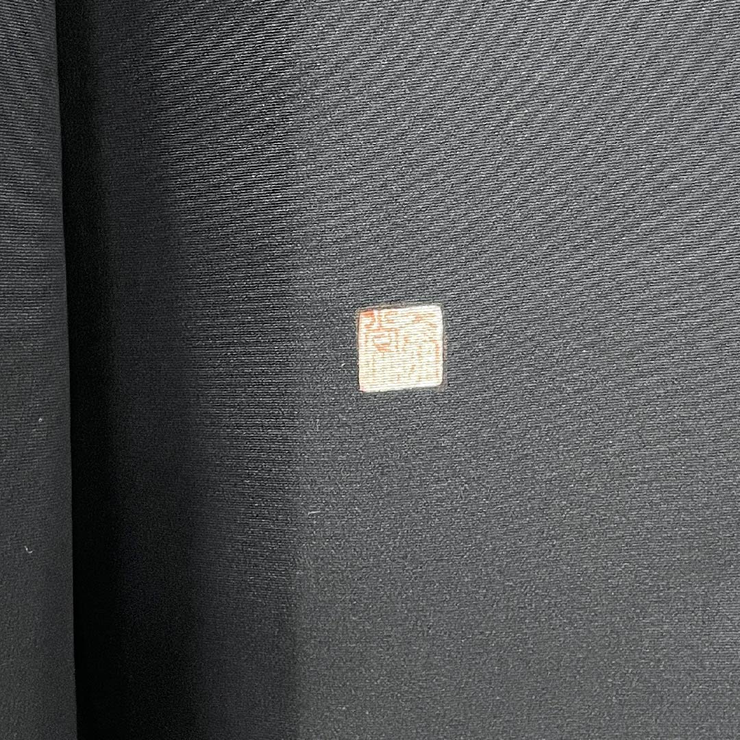黒留袖 正絹 Aランク 身丈154.5cm 裄丈64cm 袷 金彩 五つ紋 丸に須浜 御所車 菊 桜 萩 五つ紋 黒系 1111001893210