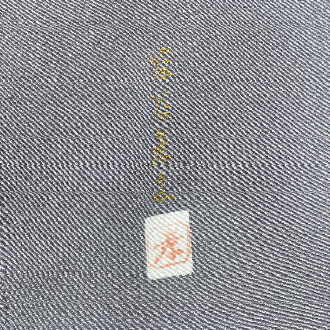 Solid-colored silk kimono, A-rank, length 156.5cm, sleeve length 67cm, silver (gin-iro) color, single crest, hawk feather pattern, sewn crest, lined, gray, 1114002543322