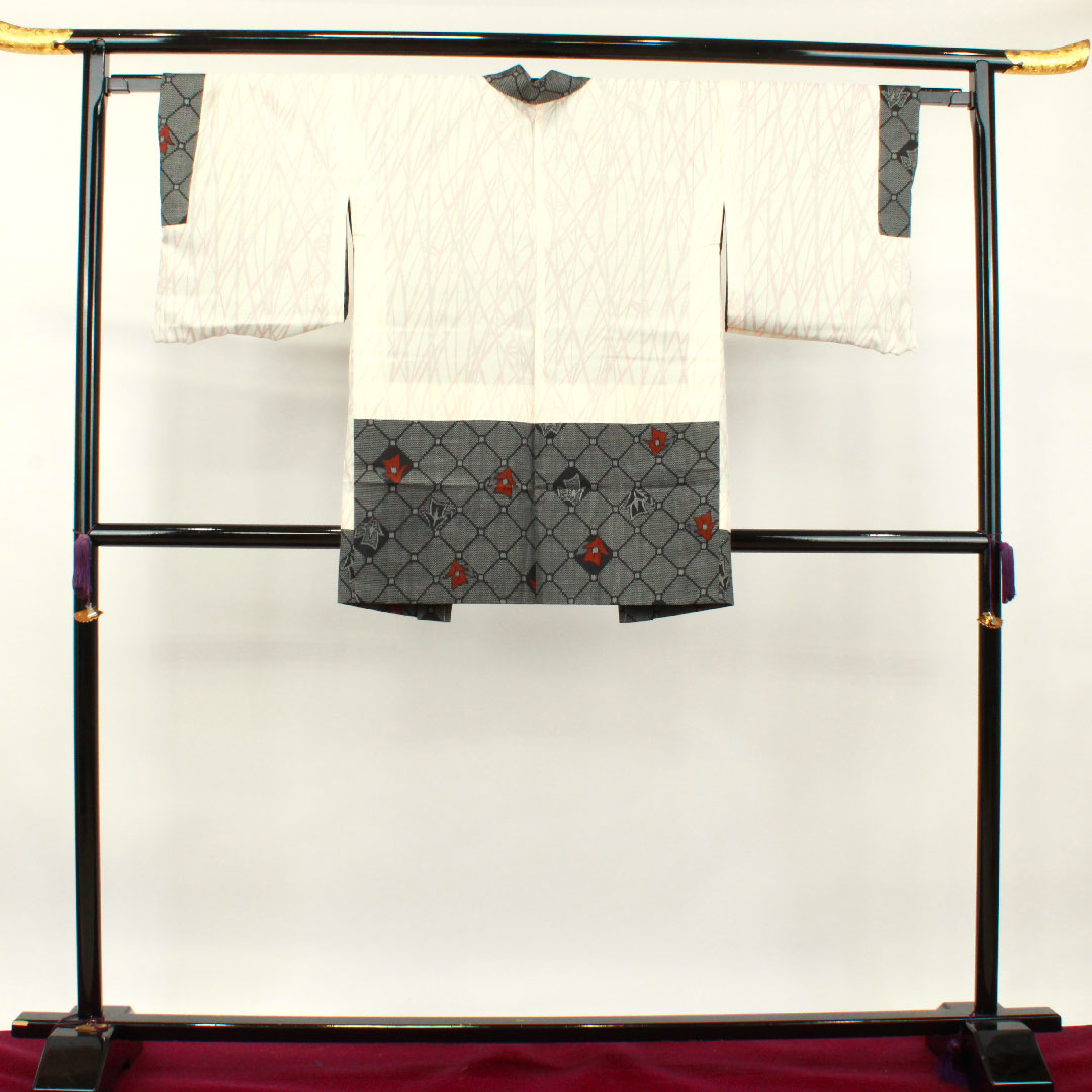 村山大島紬 身丈163.5cm 裄丈64cm しつけ糸付き 未使用品 アンサンブル 幾何学模様 正絹 Sランク 袷 黒系 1116002832410