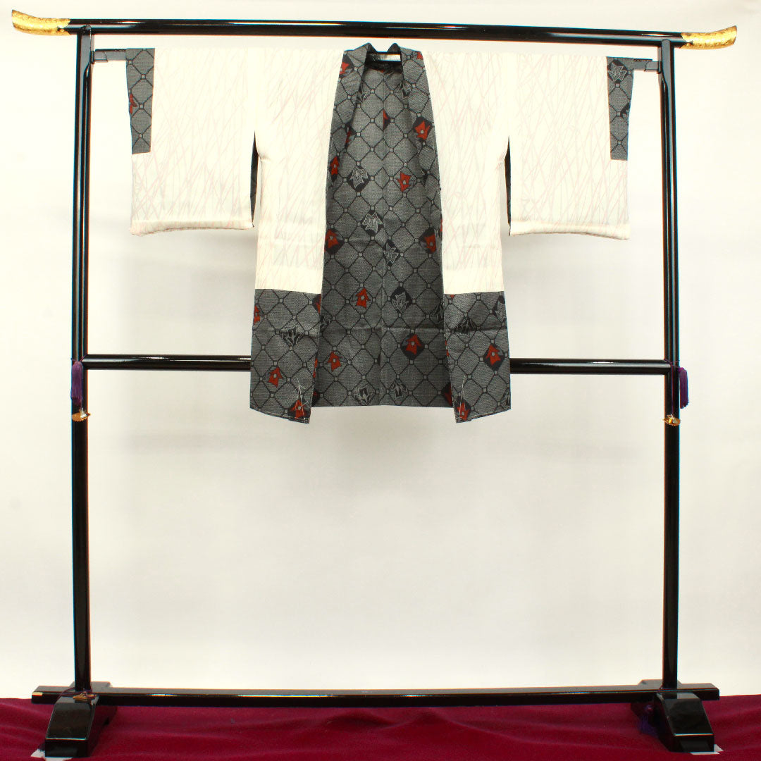 村山大島紬 身丈163.5cm 裄丈64cm しつけ糸付き 未使用品 アンサンブル 幾何学模様 正絹 Sランク 袷 黒系 1116002832410