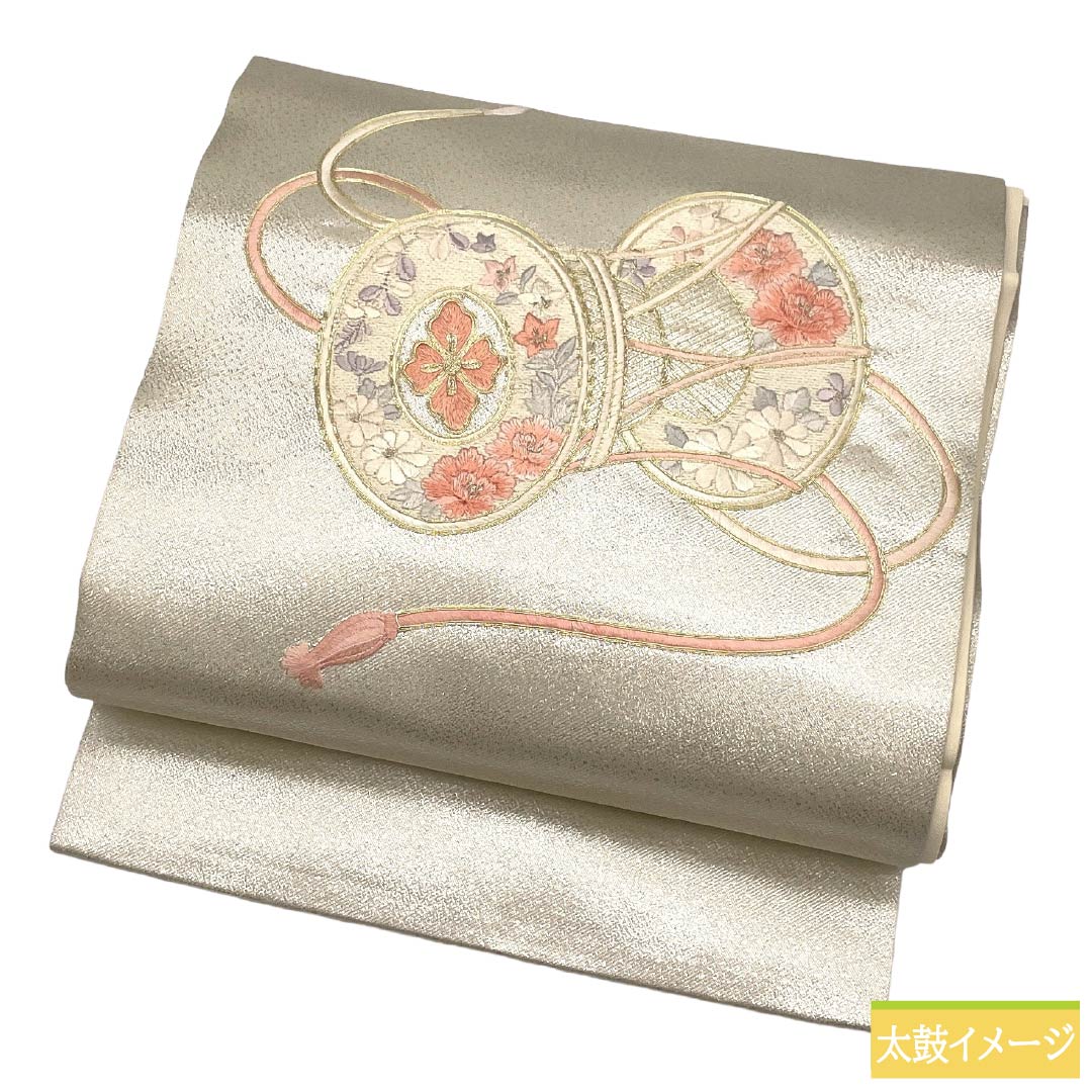 名古屋帯 正絹 Aランク 名古屋仕立て 銀色(ぎんいろ) 蘇州刺繍 古典柄 鼓 帯丈358cm ポイント柄 セミフォーマル 銀系 1124012623322