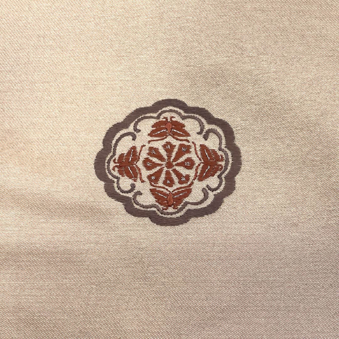名古屋帯 正絹 Sランク 名古屋仕立て 翁茶色(おきなちゃいろ) 刺繍 蝶 帯丈365cm ポイント柄 カジュアル ベージュ系 1124012262325