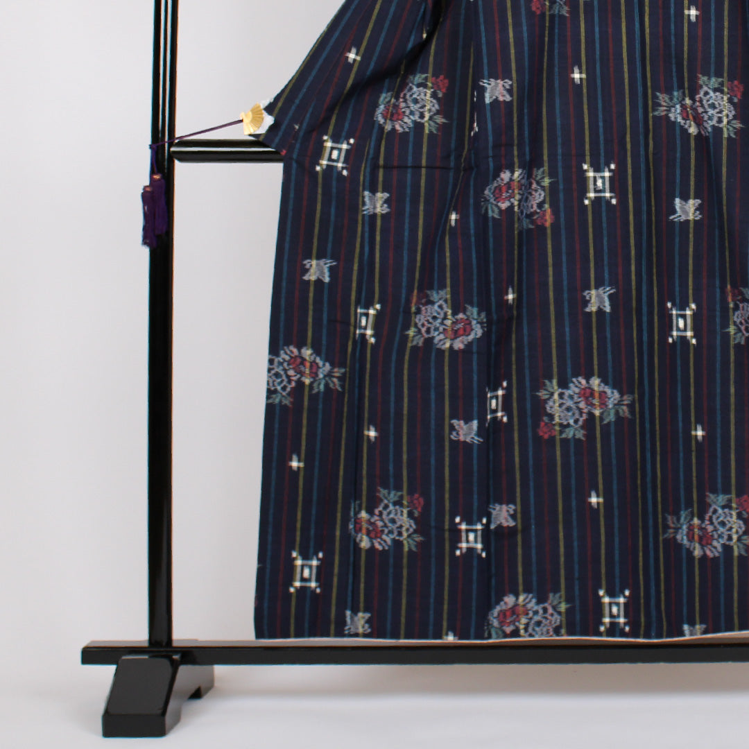 紬 身丈158cm 裄丈63cm 絣紬 縞に絣 正絹 美品 袷 ネイビー 1116000052318