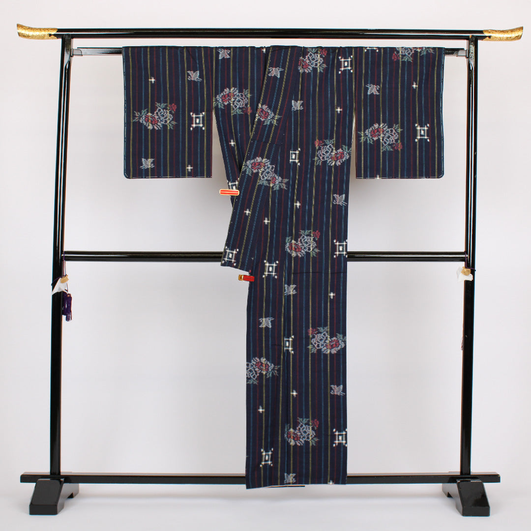 紬 身丈158cm 裄丈63cm 絣紬 縞に絣 正絹 美品 袷 ネイビー 1116000052318
