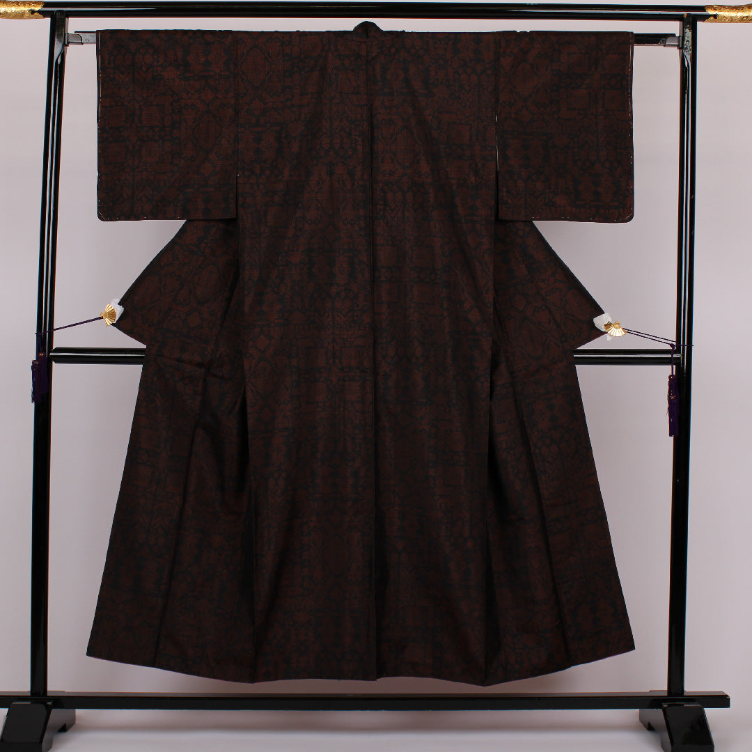 大島紬 身丈153cm 裄丈63cm 幾何学 正絹 美品 袷 黒 1116000223210