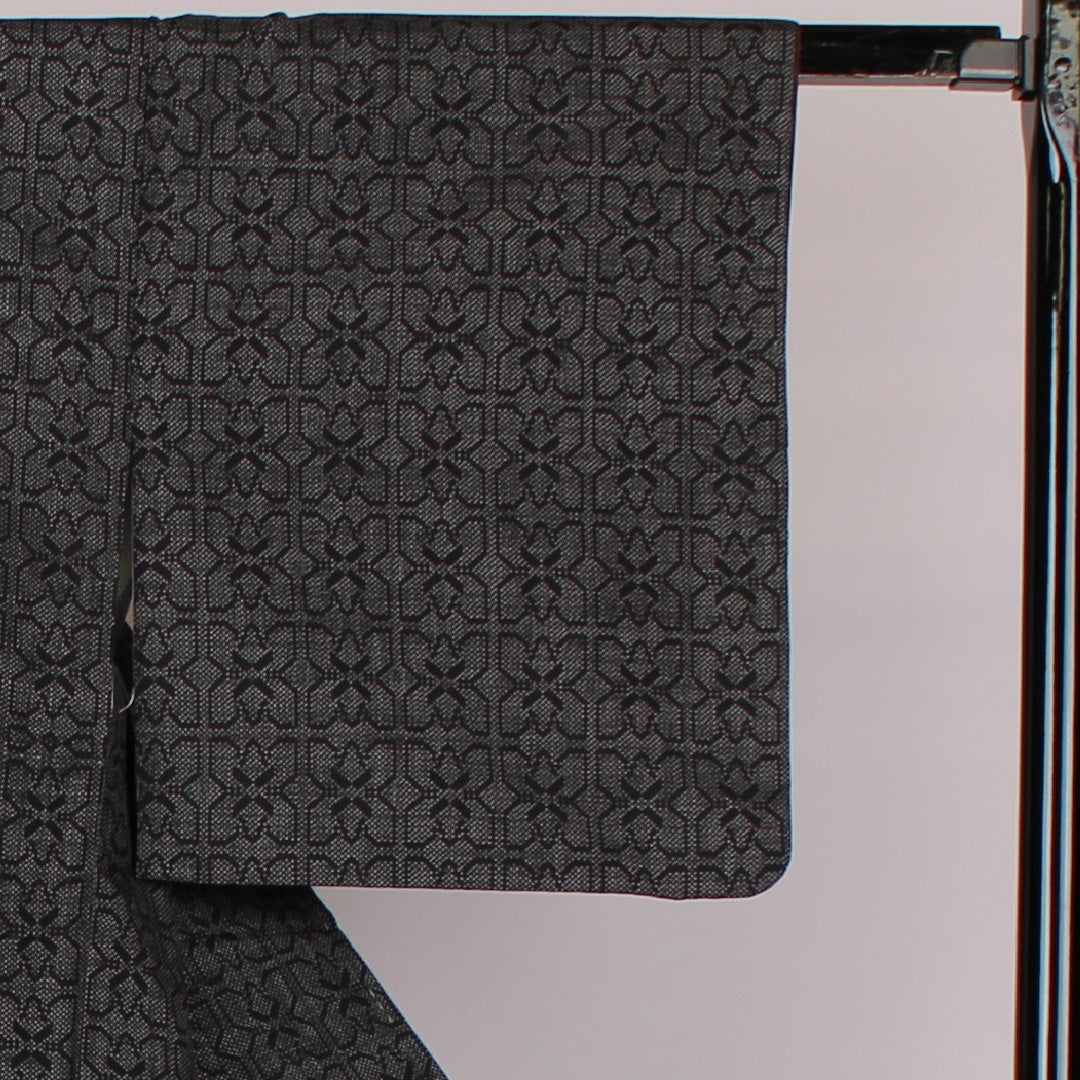大島紬 身丈151.5cm 裄丈62.5cm 幾何学 正絹 美品 袷 黒 1116000253210