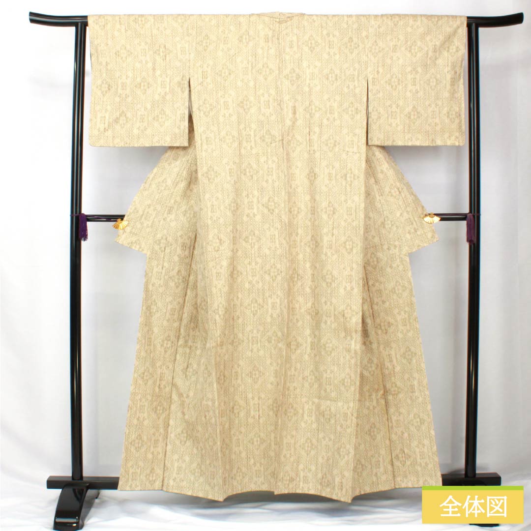 紬 正絹 身丈159cm 裄丈63.5cm 薄卵色（うすたまごいろ） 経絣 幾何学模様 しつけ糸付き Aランク 袷 ベージュ系 1116003883325