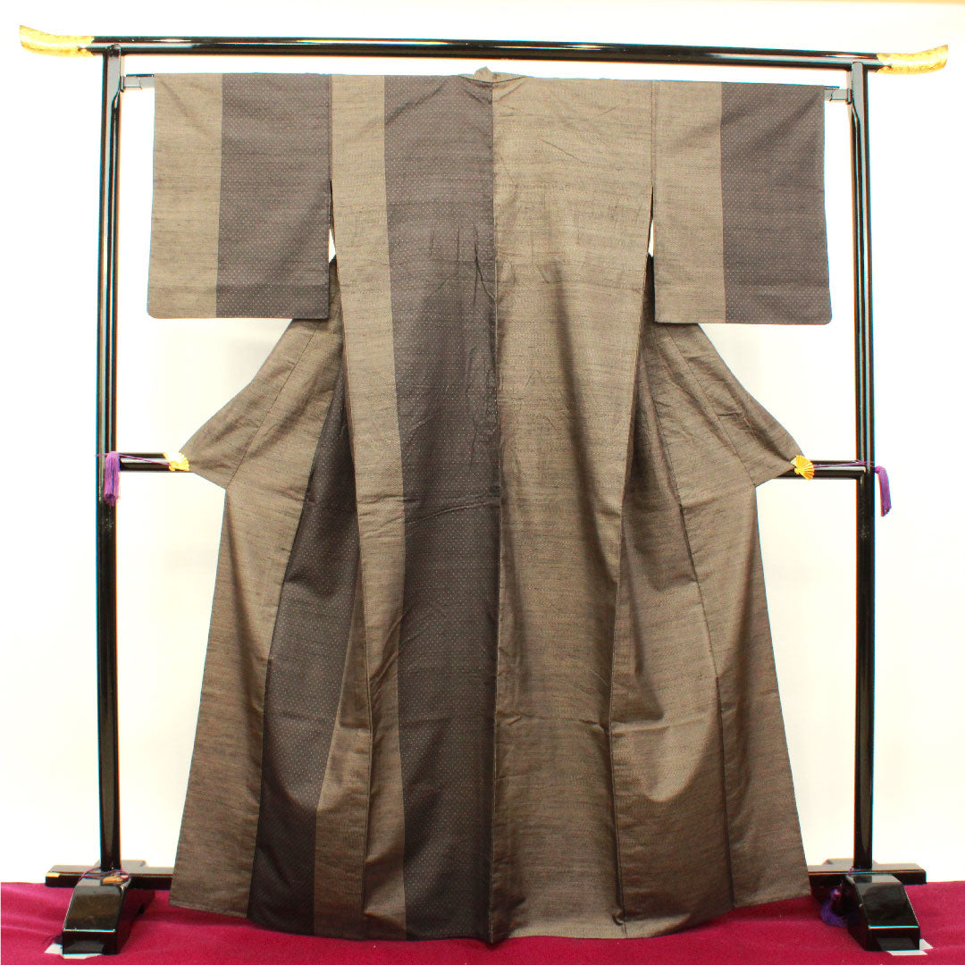 紬 身丈167.5cm 裄丈66cm 黒鼠色 幾何学模様 正絹 Aランク 単衣 茶系 1116002713514